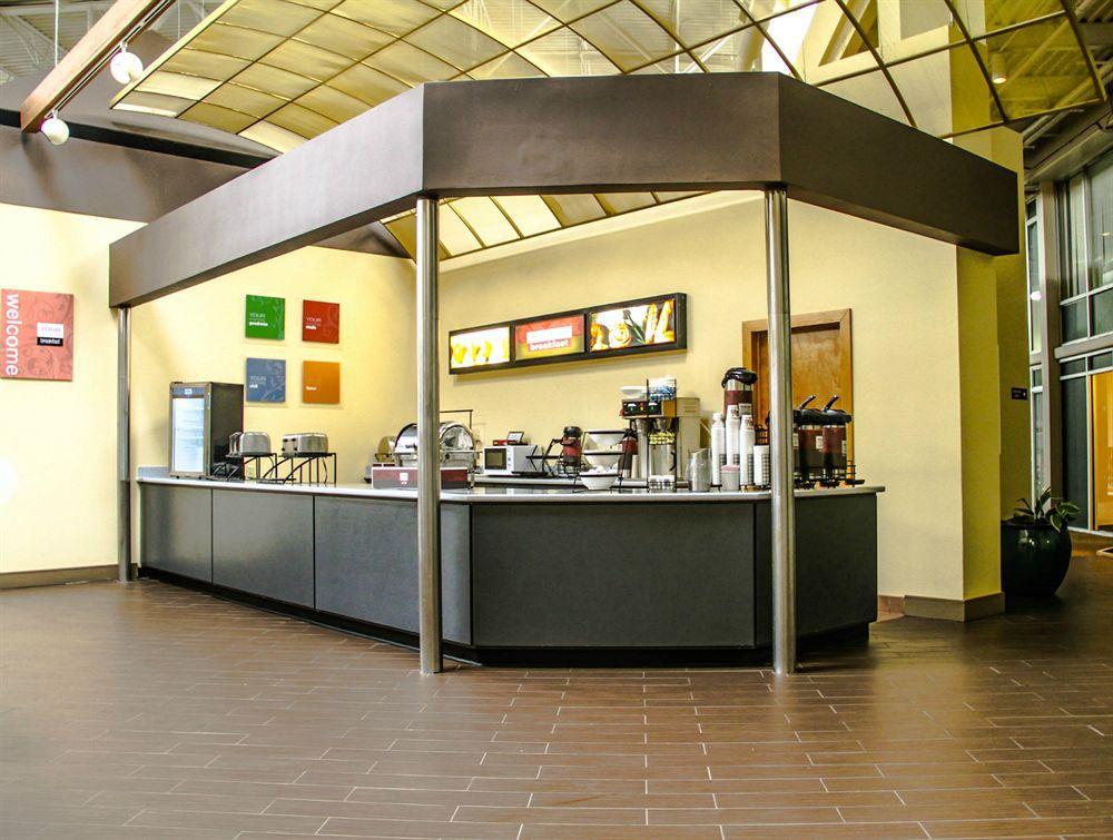 Comfort Inn & Suites Airport Syracuse Exterior photo