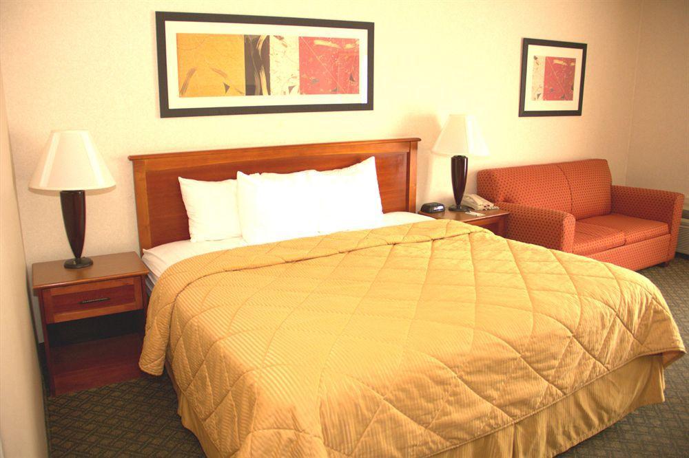 Comfort Inn & Suites Airport Syracuse Exterior photo