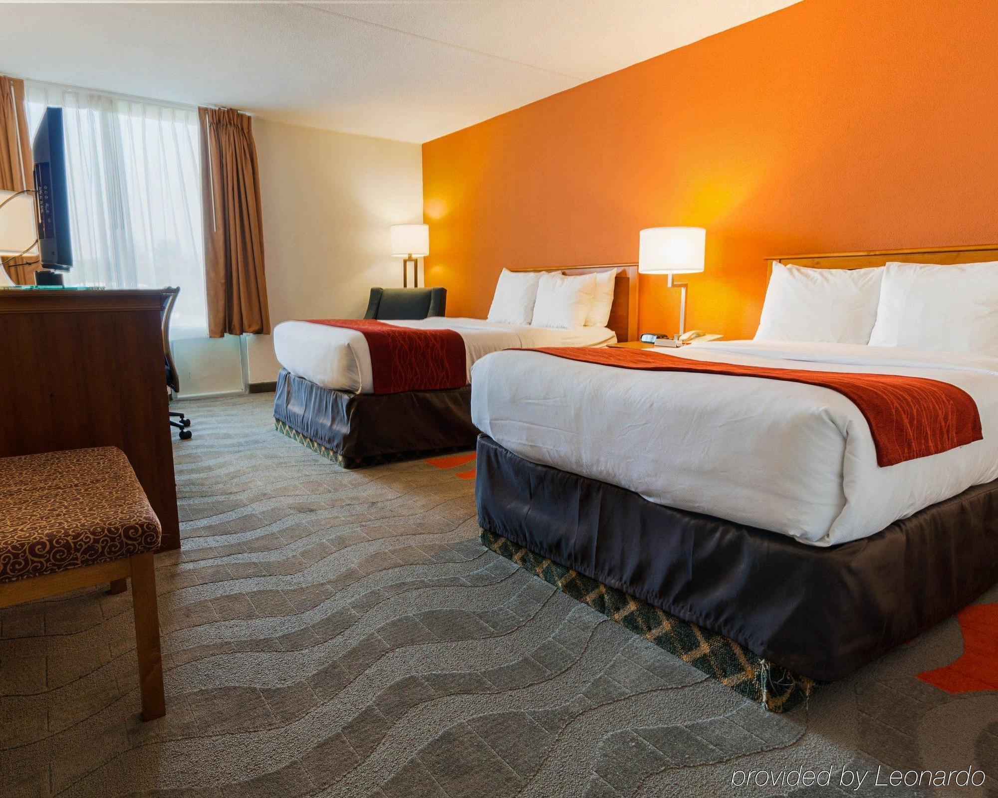 Comfort Inn & Suites Airport Syracuse Exterior photo