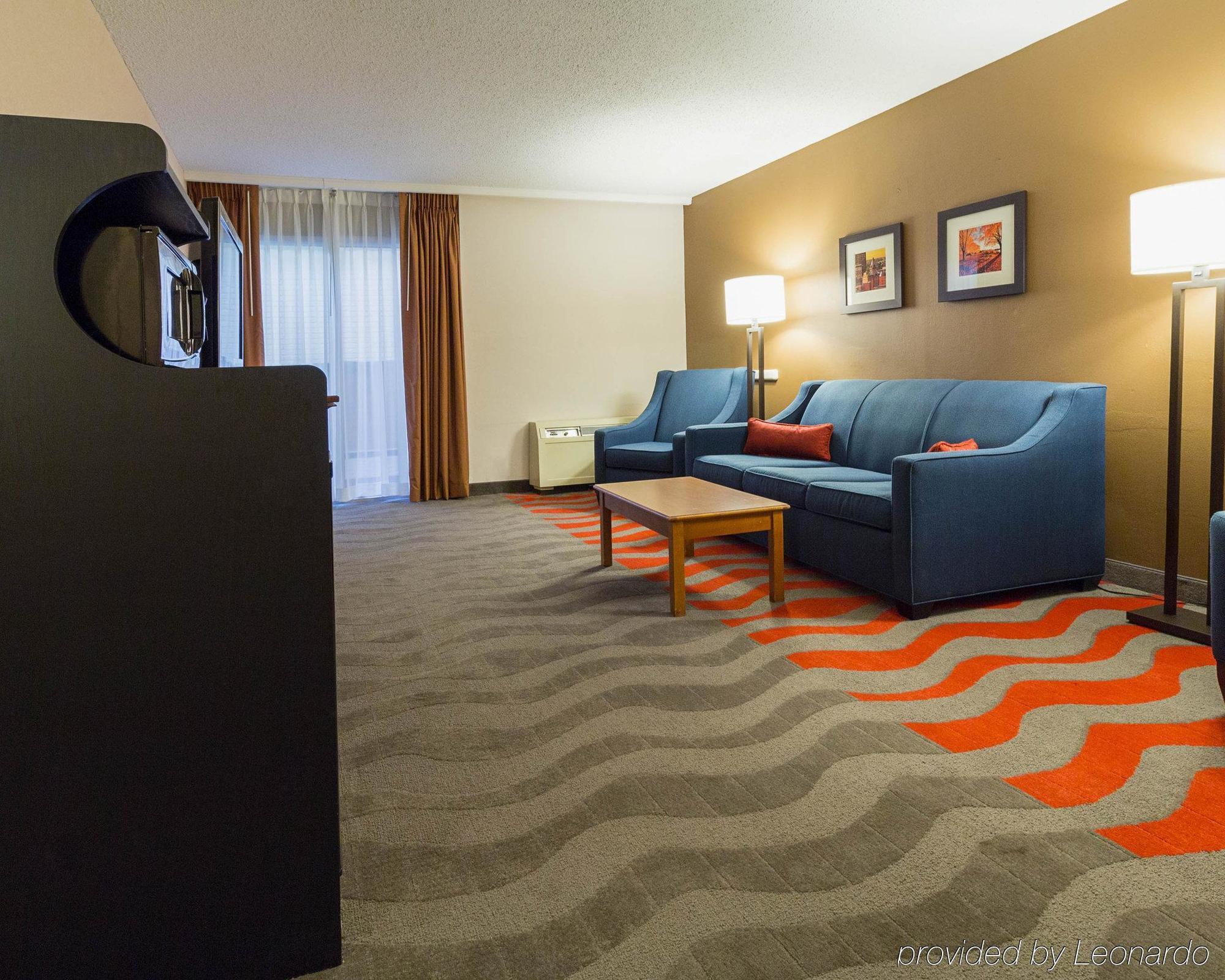 Comfort Inn & Suites Airport Syracuse Exterior photo
