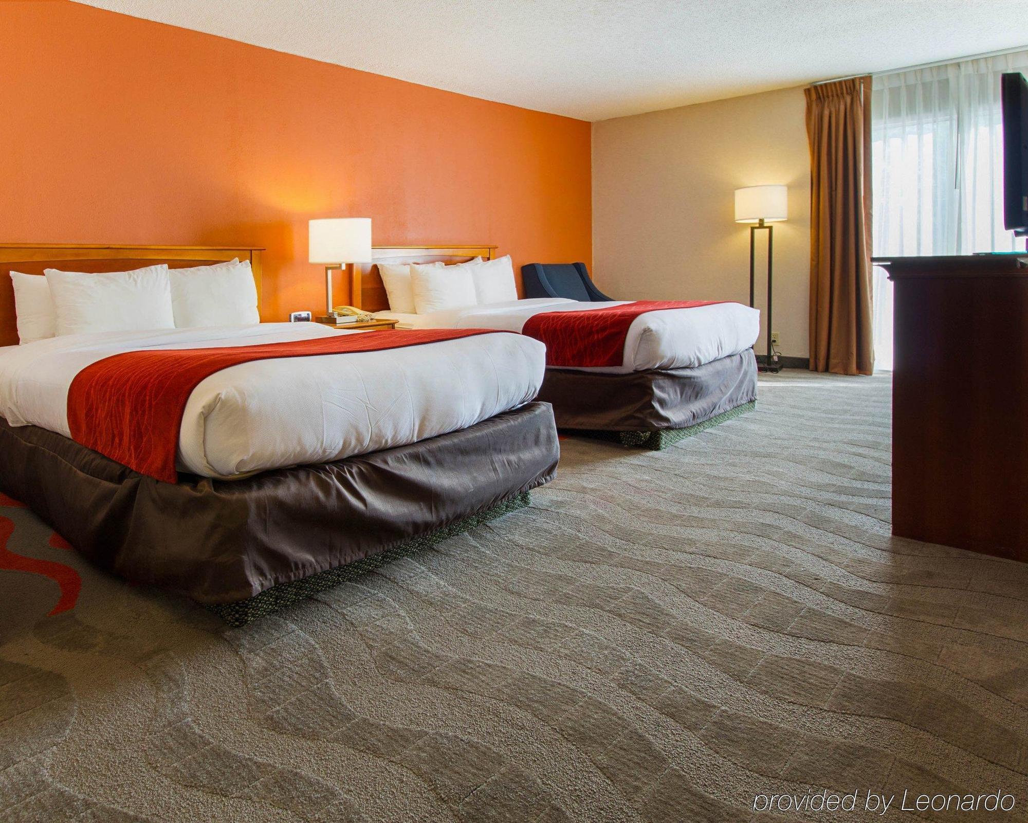 Comfort Inn & Suites Airport Syracuse Exterior photo