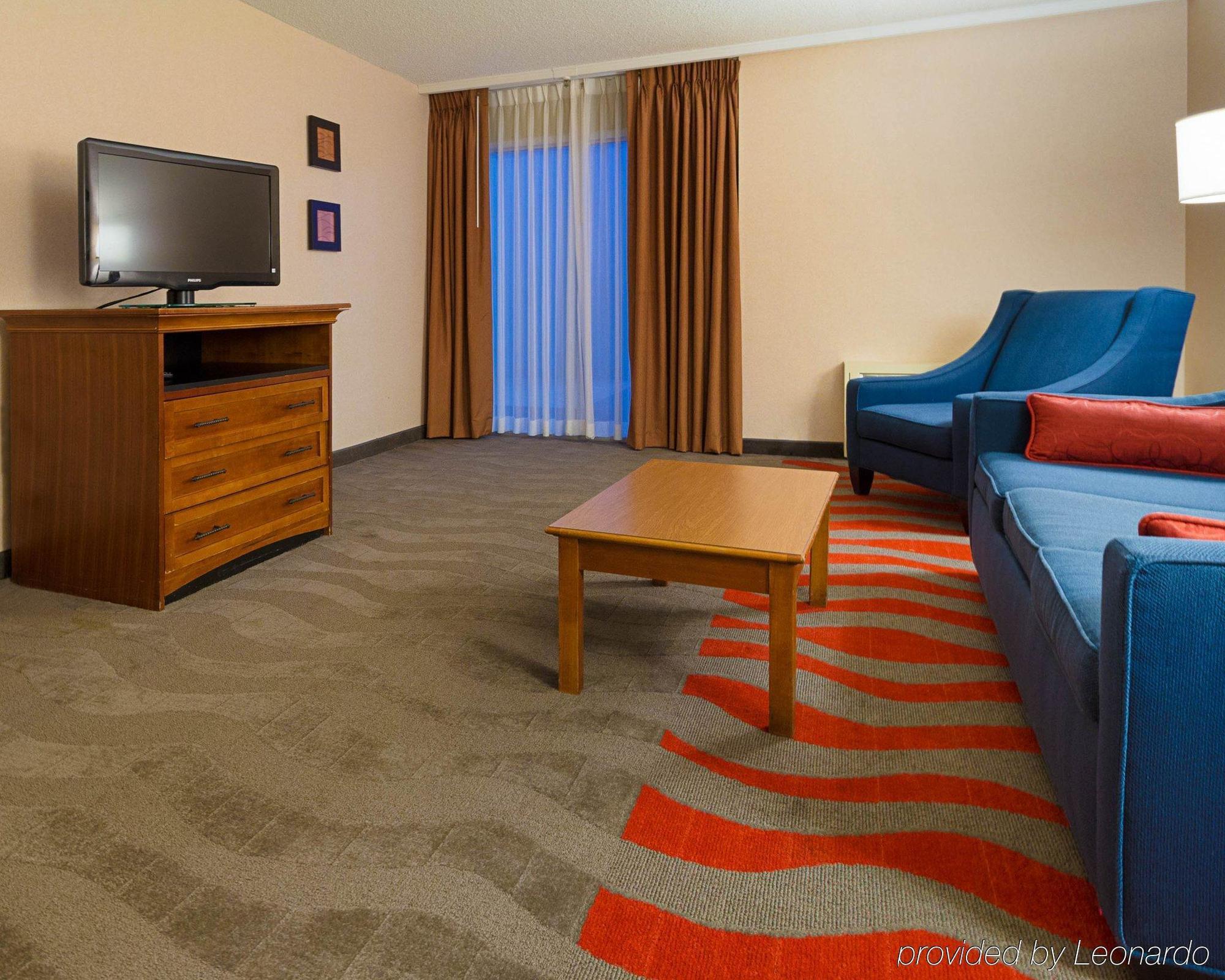 Comfort Inn & Suites Airport Syracuse Exterior photo