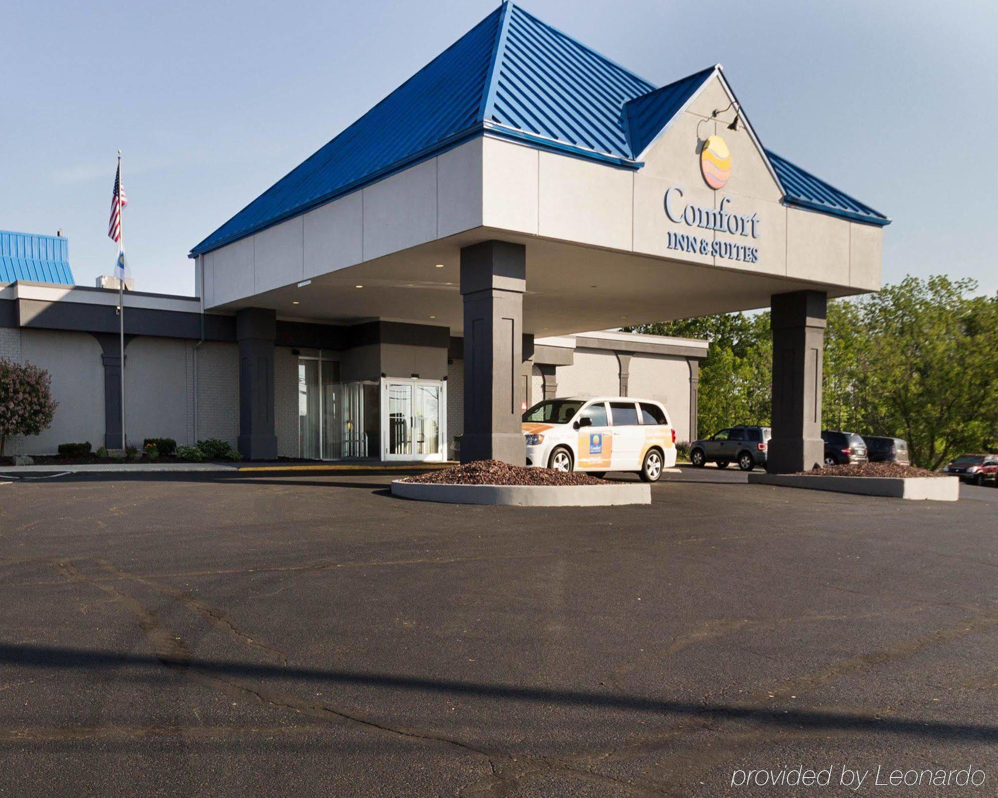 Comfort Inn & Suites Airport Syracuse Exterior photo