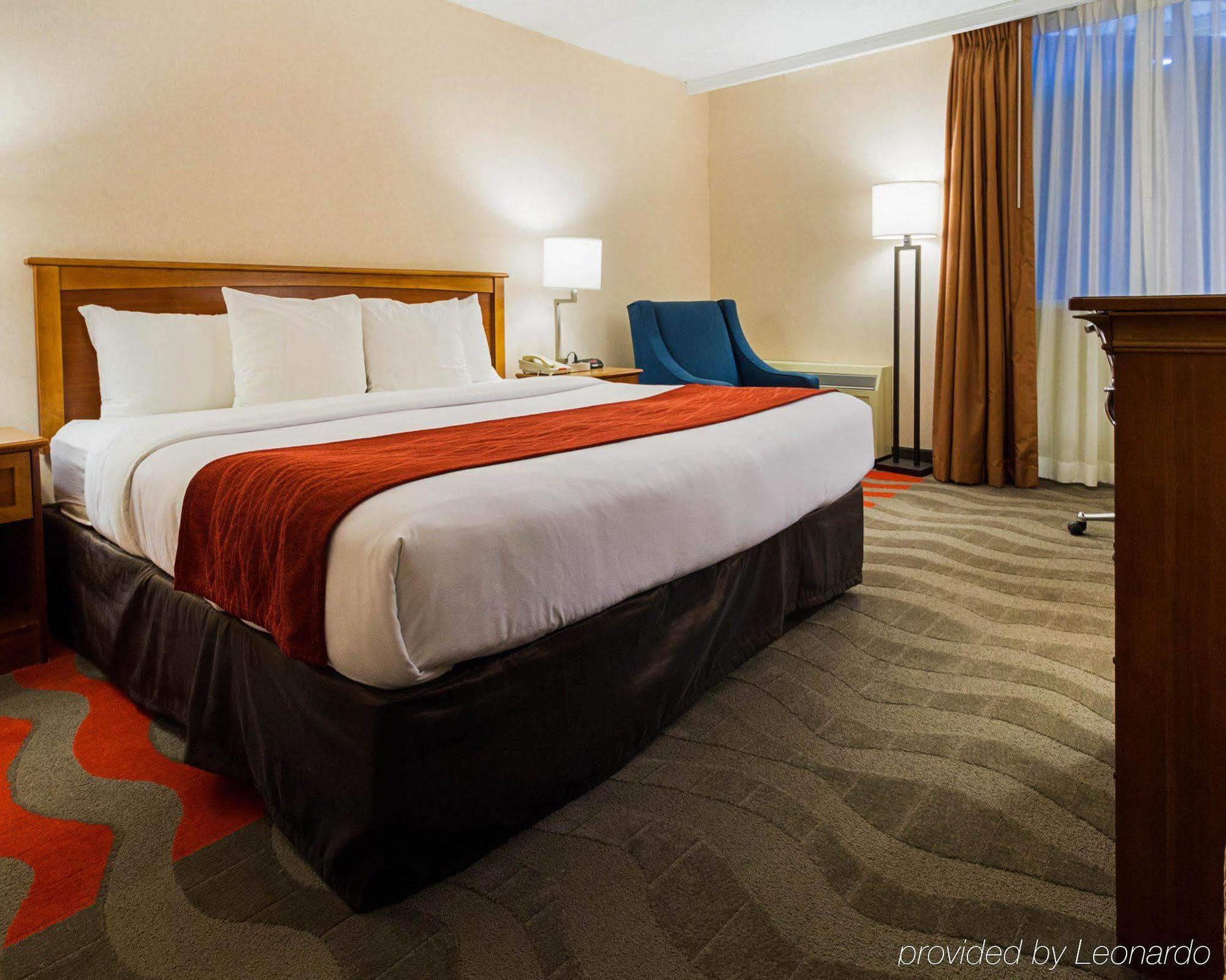 Comfort Inn & Suites Airport Syracuse Exterior photo