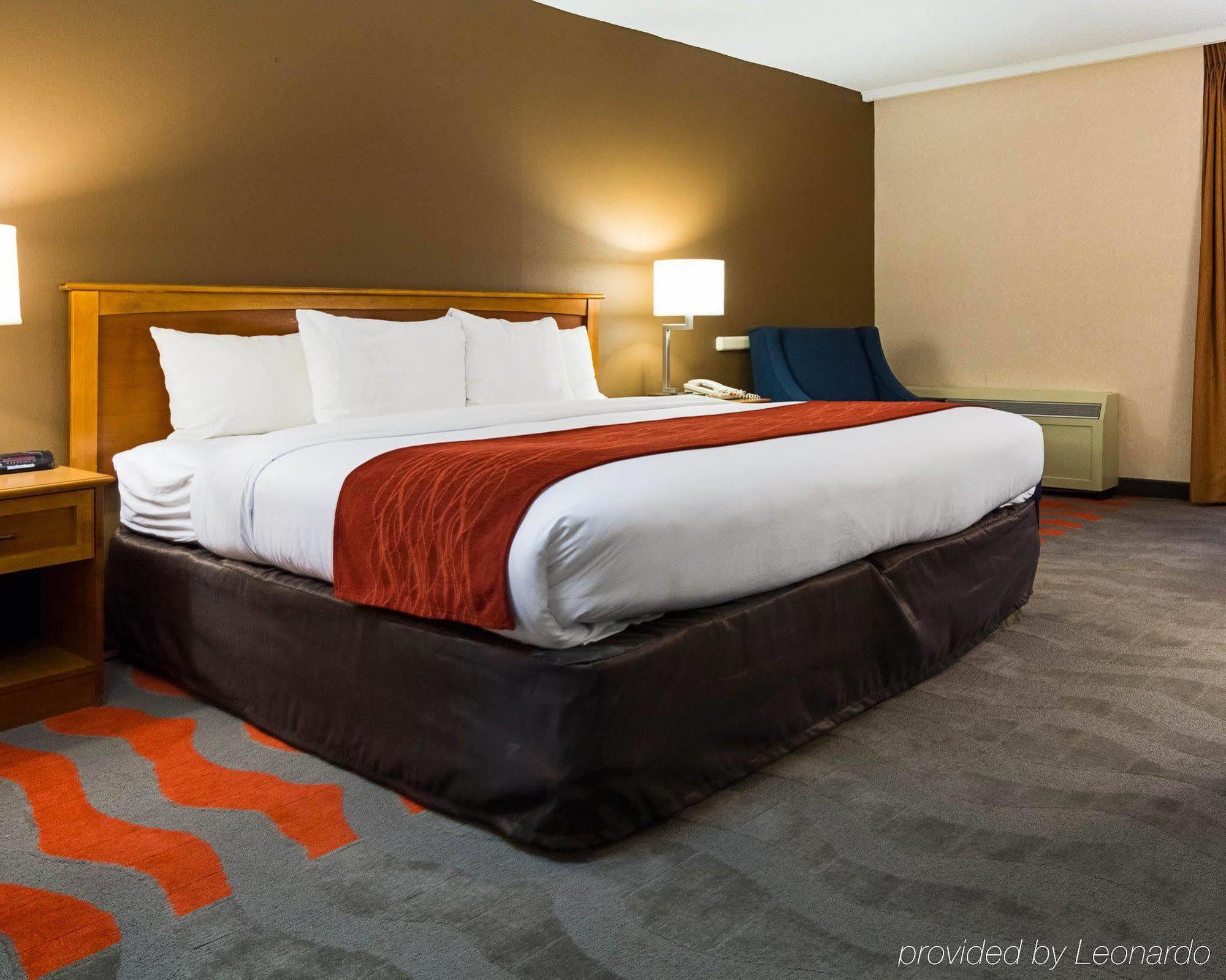Comfort Inn & Suites Airport Syracuse Exterior photo