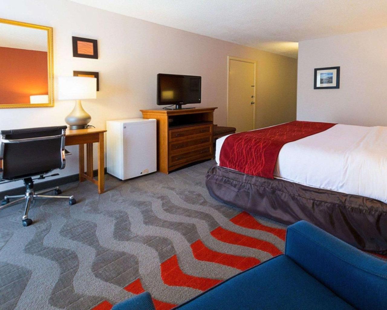 Comfort Inn & Suites Airport Syracuse Exterior photo