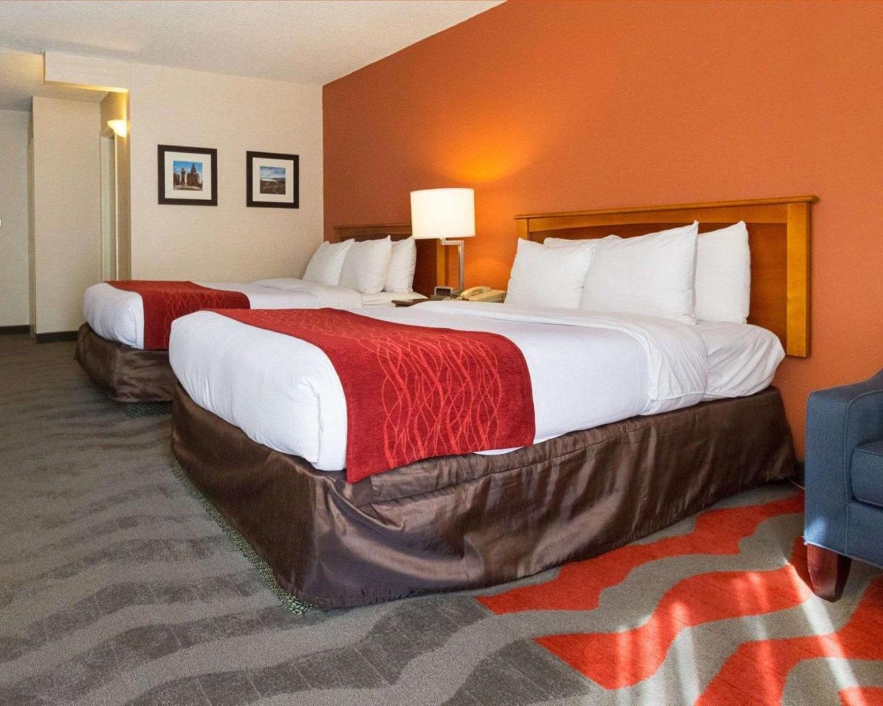 Comfort Inn & Suites Airport Syracuse Exterior photo