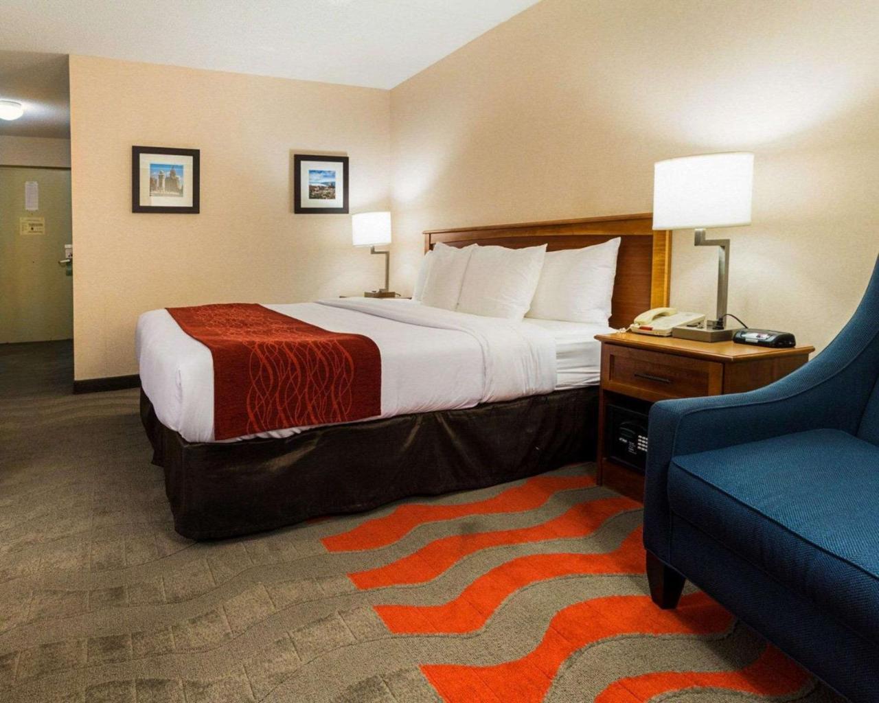 Comfort Inn & Suites Airport Syracuse Exterior photo